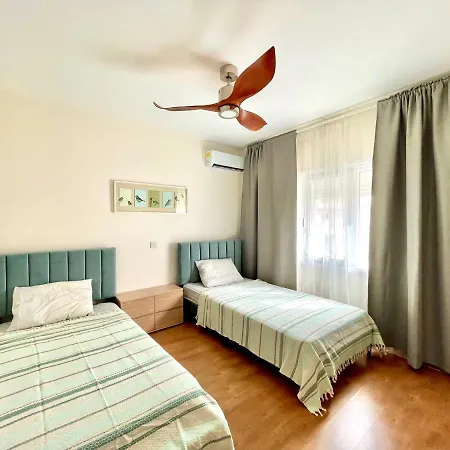 100 M To The Sea La Vie 3 Bedroom *