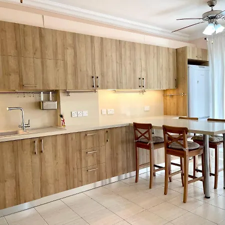 Апартаменты 100 M To The Sea La Vie 3 Bedroom Лимасол